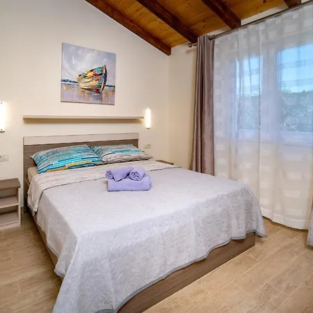 Casa vacanze With Hot Tub Mundanije, Rab - 18889